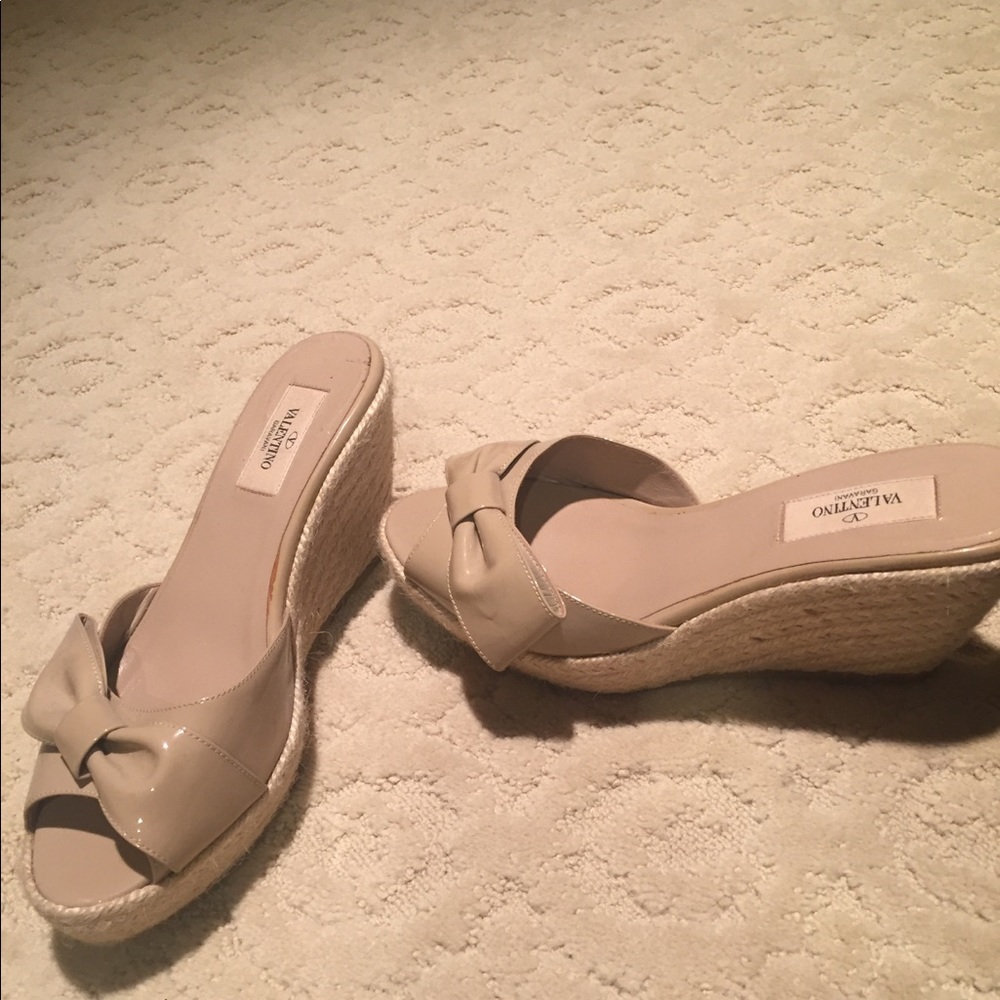 Valentino espadrilles tan patent leather with bow